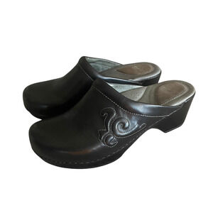 DANSKO Size EU 39/US 9 Black Leather Slip-On Comfort Embroidered Western Clogs